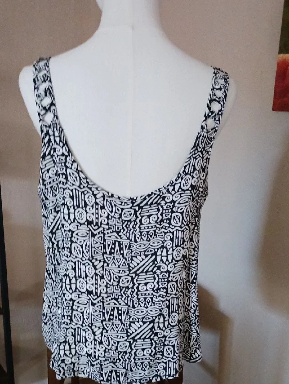 Material Girl- Black & White Patterned Scoop Neck Tank Top - Picture 7 of 13
